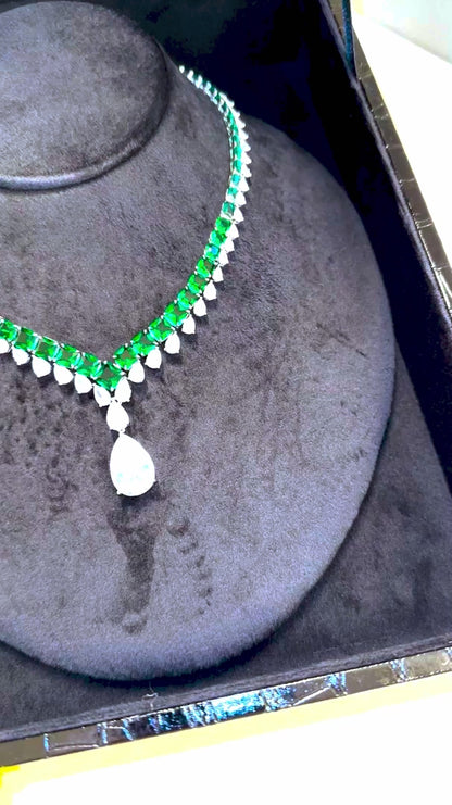 Royal Emerald necklace with earrings, ring and a bracelet